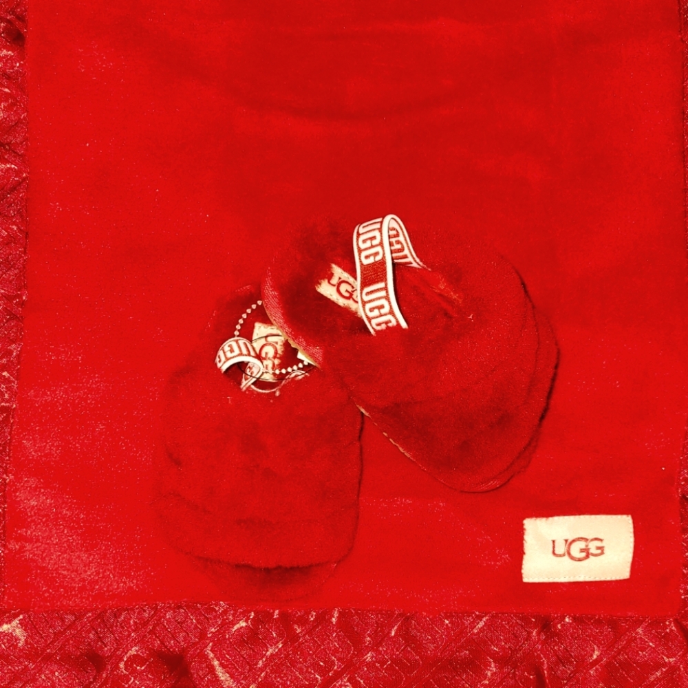 Ugg baby or infant fluff yeah slide shoes